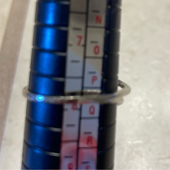 10K White Gold Diamond Ring with Interlocking Design - Picture 5 of 6